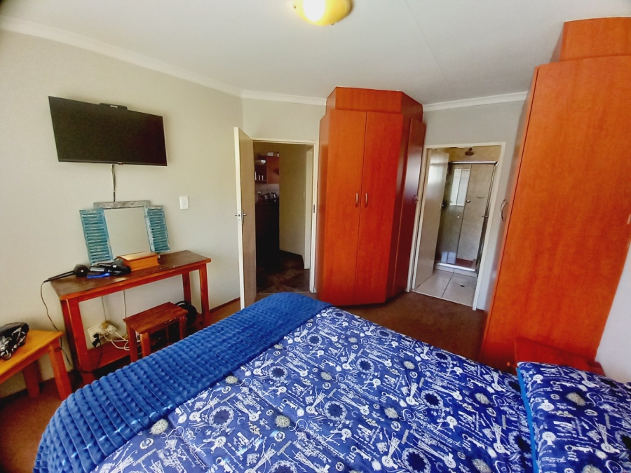 2 Bedroom Property for Sale in Vaalpark Free State
